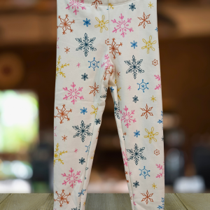 Warm, soft, and playful – perfect leggings for cozy winter days.